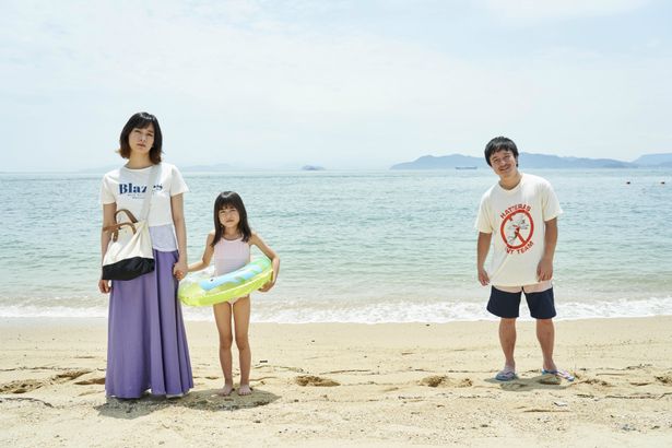 【写真を見る】人気脚本家の自伝的小説を映画化！濱田岳と水川あさみが倦怠期の夫婦に