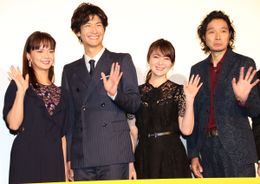 斉藤和義の生歌披露に会場からも大歓声！