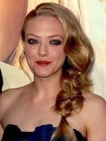 アマンダ・サイフリッドが、なぜか全裸でジャスティン・ティンバーレイクのインタビューに答えた