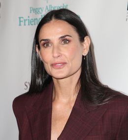 自伝本「インサイド・アウト」を発売したデミ・ムーア