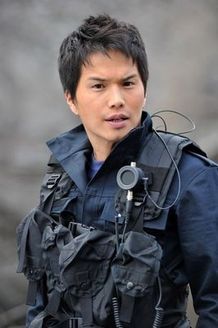 市原隼人が挑戦するのはハンドラーと呼ばれる警備犬の訓練士でもある警察官