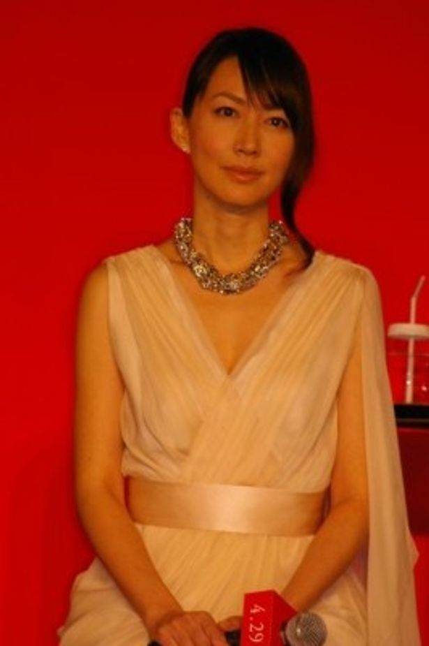 恵梨菜(井上真央)の実母を演じる森口瑤子