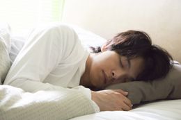 【写真を見る】曜日ごとに異なる7人の“僕”を演じる中村倫也。映画『水曜日が消えた』公開決定