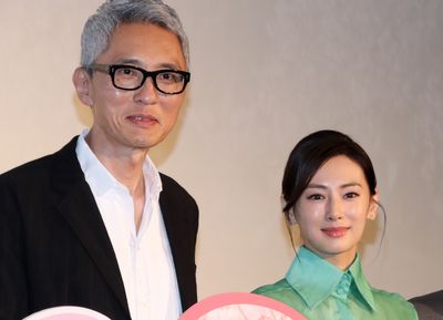 一回り以上年が離れた夫婦を演じた松重豊と北川景子