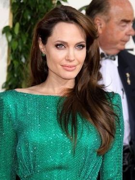 アンジーを美容整形に駆り立てる理由とは？