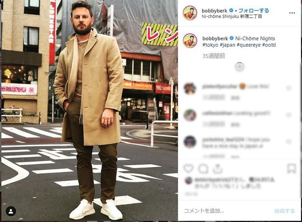 新宿二丁目でポーズをきめるボビー