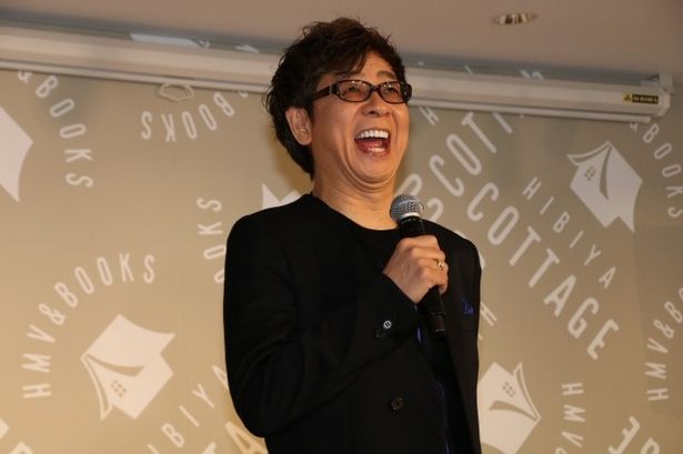 アニメーション版と実写版の両方でジーニー役を務めた山寺宏一