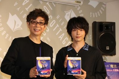 『アラジン』のイベントに登壇した中村倫也と山寺宏一