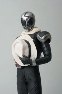 吉川晃司が演じた仮面ライダースカルが初回封入特典付きで