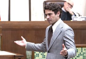 アイドル俳優のイメージを覆す！ザック・エフロンの新境地に注目