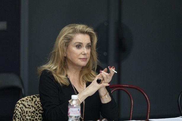 フランスの大女優ファビエンヌを演じたカトリーヌ・ドヌーヴ
