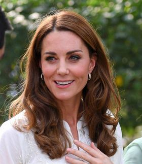 パキスタン外遊の衣装代は？