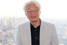 「稲垣さんだからこそ、“男の悲しさ”を出すことができた」と話す手塚眞監督