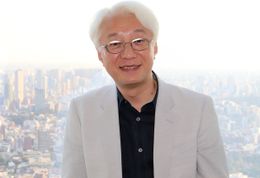 「稲垣さんだからこそ、“男の悲しさ”を出すことができた」と話す手塚眞監督