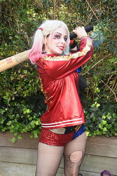 ハーレイ・クインに扮するユリコタイガーさん