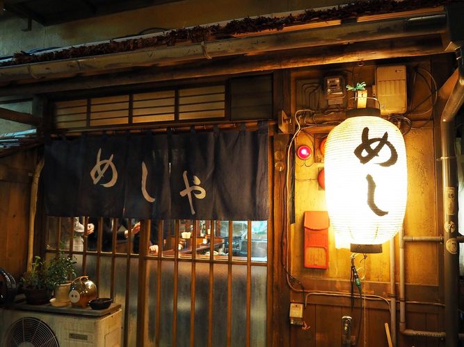「深夜食堂」10周年を迎えた監督の想いとは？あこがれの“めしや”撮影現場へ！＜写真15点＞