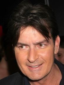 ハリウッドのお騒がせ男、チャーリー・シーンが日本のために動いてくれた