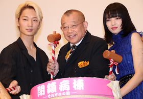 鏡割りも実施、出てきたのは“きんつば”！