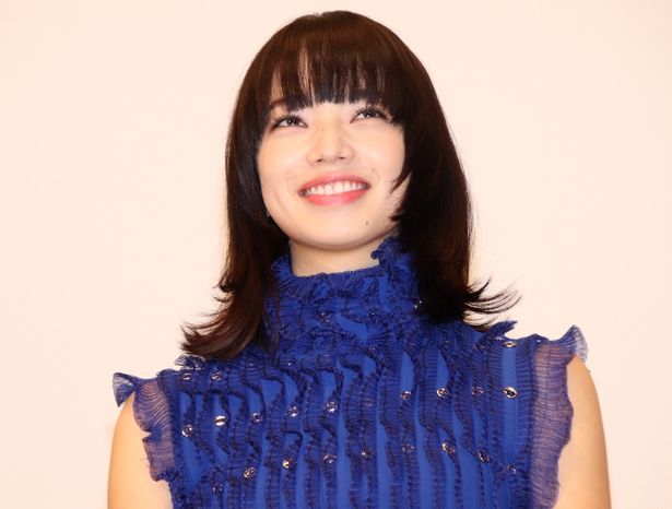 初日舞台挨拶に登壇した小松菜奈