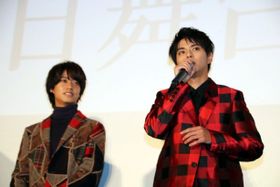 『ブラック校則』の初日舞台挨拶に登壇した佐藤勝利と高橋海⼈
