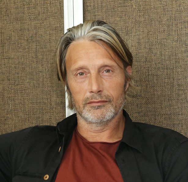 ニコラス・ウィンディング・レフン監督の『プッシャー』(96)で俳優デビューを果たした