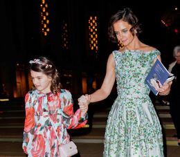 娘のスリと共に充実した生活を送るケイティ・ホームズ