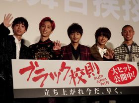 佐藤勝利、髙橋海人らが作品にちなんで“ブラック高速” 対決にチャレンジ！