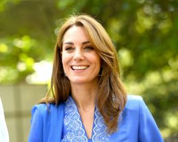 シンプルながらも珍しいドレスをチョイス？