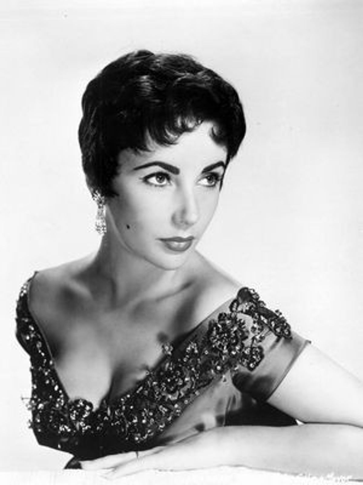 エリザベス・テイラー、最も愛した夫からの最後の恋文と共に埋葬｜最新