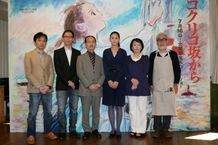 『コクリコ坂から』の主題歌発表会見に出席した一同
