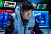 いぶきの艦長で的確な判断で隊をまとめる秋津竜太(西島秀俊)(『空母いぶき』)