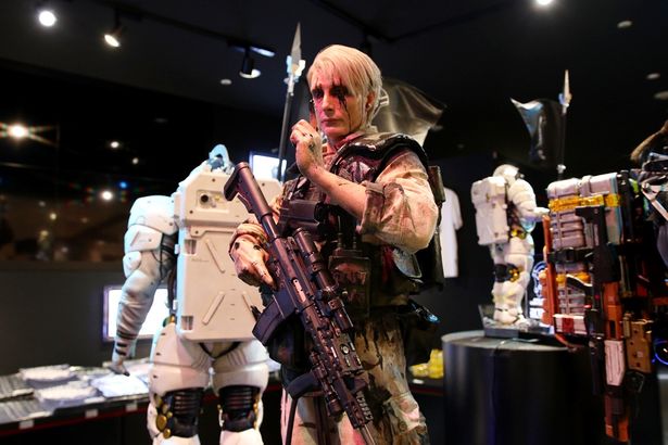 銃器やコスチュームの細かな部分も作り込みが凄まじい！