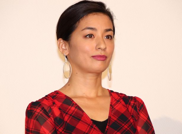 舞台挨拶に登壇した尾野真千子