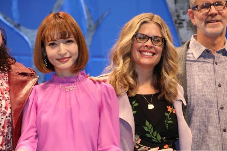 『アナと雪の女王』のイベントで神田沙也加が感涙