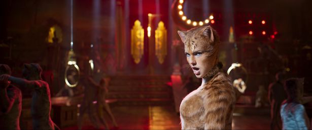 【写真を見る】グラミー賞受賞歌手のテイラー・スウィフトが歌とダンスで見るものを魅了する！