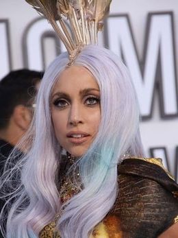 レディー・ガガらが参加した同アルバム。3月25日の発売から1週間で25万ダウンロードを達成