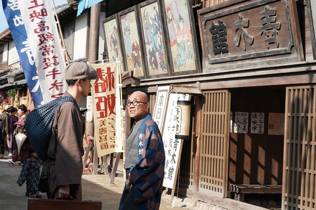  【写真を見る】大正ロマンな雰囲気が満載な『カツベン！』の美術たち＜写真16点＞