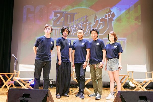 5人が着用したTシャツは、20周年記念イベントのグッズとして制作されたもの