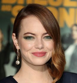 祝婚約！『ラ・ラ・ランド』で知られるエマ・ストーン