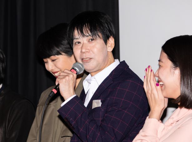 劇中ではプロデューサー役を演じた手塚とおる