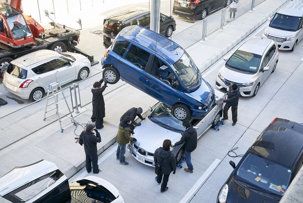 一般道路を全面封鎖！“本物”を追求した大規模撮影を敢行