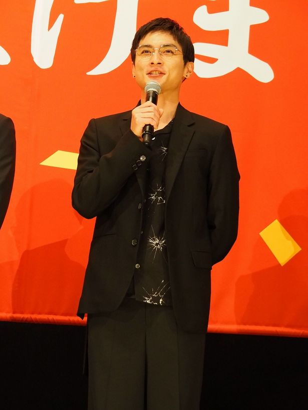 スター気取りの活動弁士を演じた高良健吾