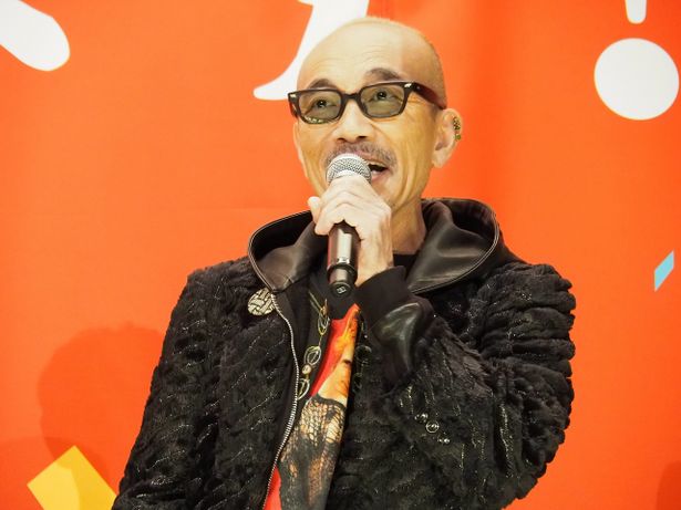 青木館の館主役を演じた竹中直人