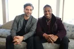 フィン役のジョン・ボイエガとポー・ダメロン役のオスカー・アイザック