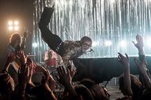 劇中に登場する楽曲は発表年にこだわらず、エルトンの心情を表現するのに最も適した曲が使われた