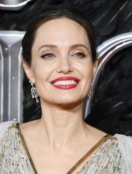 アンジーが双子とショッピングに