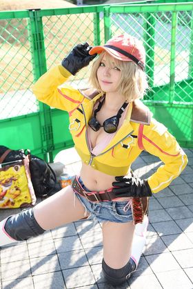 「ファイナルファンタジーXV」のシドニー・オールムに扮する霧野さん。