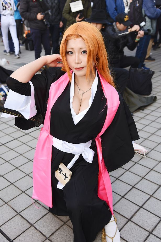 「BLEACH」の松本乱菊に扮する ぱんみみさん