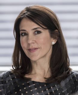 メアリー皇太子妃、ヘビロテドレスで登場！