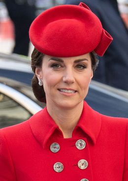 キャサリン妃、クリスマス礼拝のファッションは失敗？